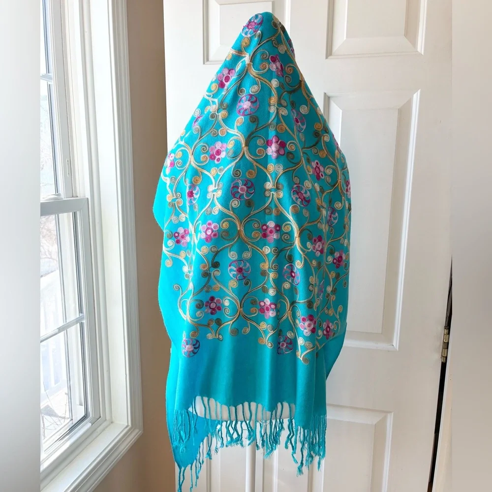Cashmere Lightweight Large Shawl Wrap Floral Embroidery Blue NWOT